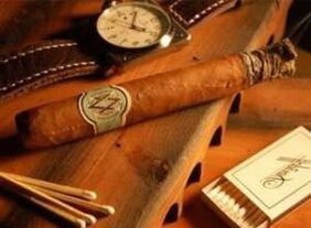 How to smoke cigars correctly